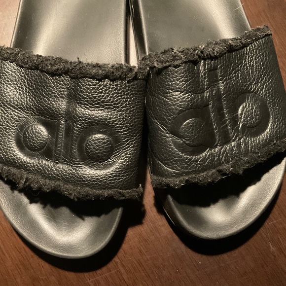 ALO Yoga The IT Slide Black - Picture 7 of 8